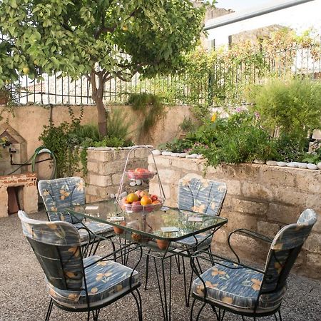 Maisonette With Garden In The Heart Of The Historical Kalamata Center Εξωτερικό φωτογραφία