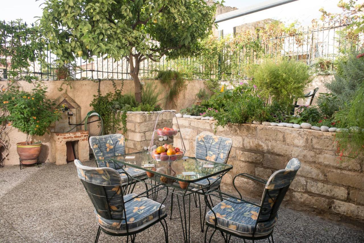 Maisonette With Garden In The Heart Of The Historical Kalamata Center Εξωτερικό φωτογραφία