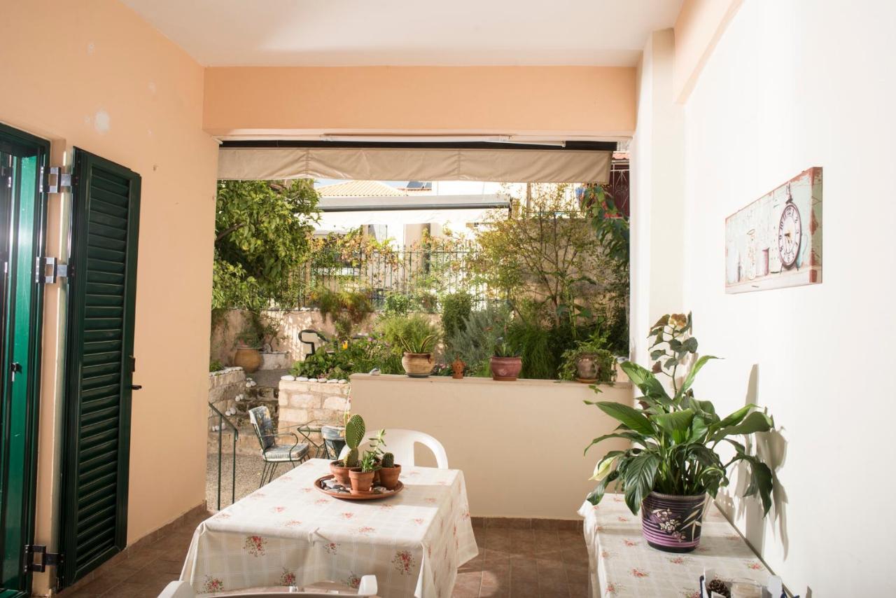 Maisonette With Garden In The Heart Of The Historical Kalamata Center Εξωτερικό φωτογραφία